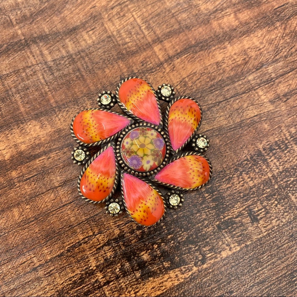 Vintage style brooch